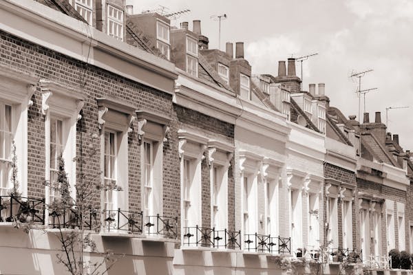 Image for Most home-buyers & sellers 'remain undeterred' by property market turbulence