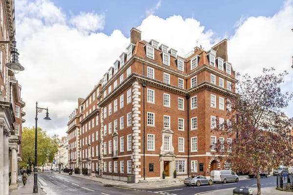 Image for Unmod Grosvenor Square mega-lateral goes for £16mn