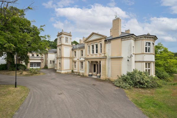 Image for Sprawling Surrey mansion project heads to auction
