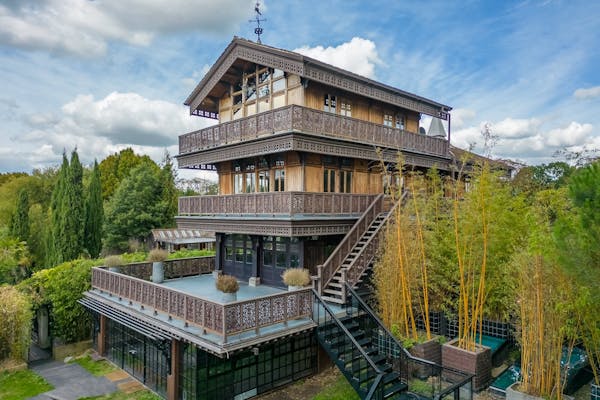 Image for Historic Surrey super-chalet heads to auction