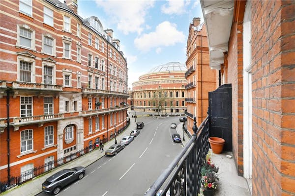 Image for Agency lists brace of apartments overlooking the Royal Albert Hall