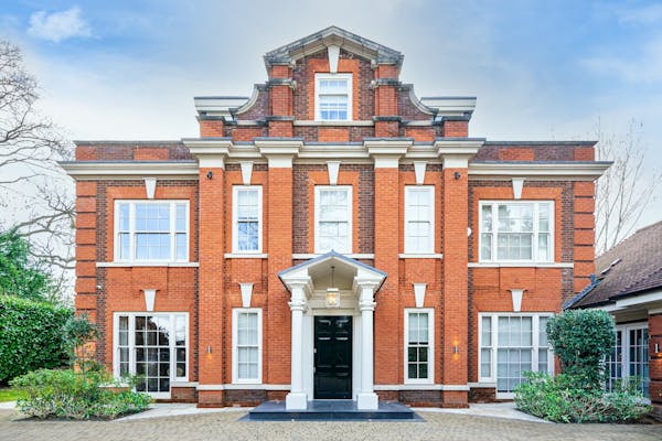 Image for Royalton mansion sets local benchmark in Surrey