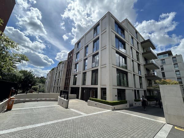 Image for Luxury Holland Park Villas apartment heads to auction