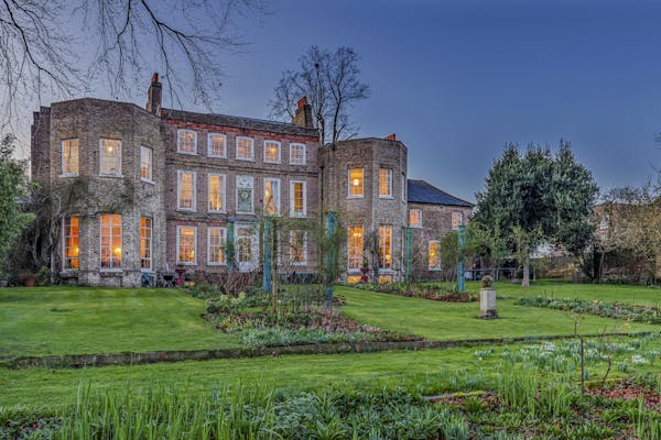 Image for Agency reports slew of top-end deals in Richmond as buyers home in on SW London
