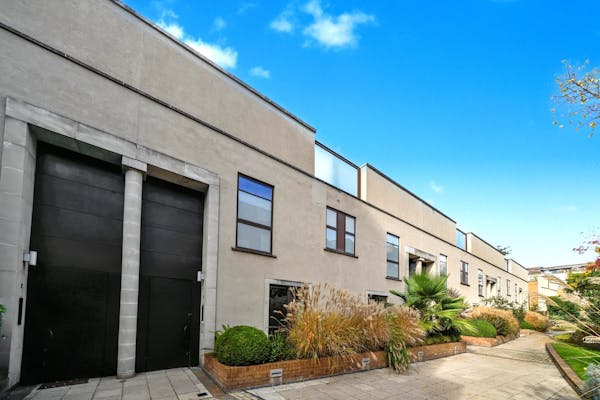 Image for PCL townhouse & rare Thames island lead record-breaking Savills auction