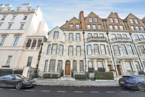 Image for Bidder bags Belgravia duplex for under £1,000 psf