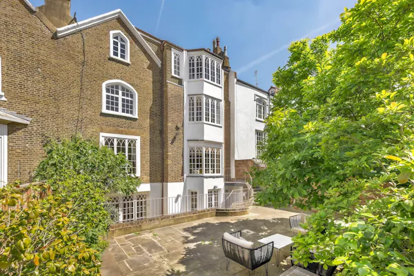 Image for Domestic buyers drive flurry of £5mn-plus deals in Kensington